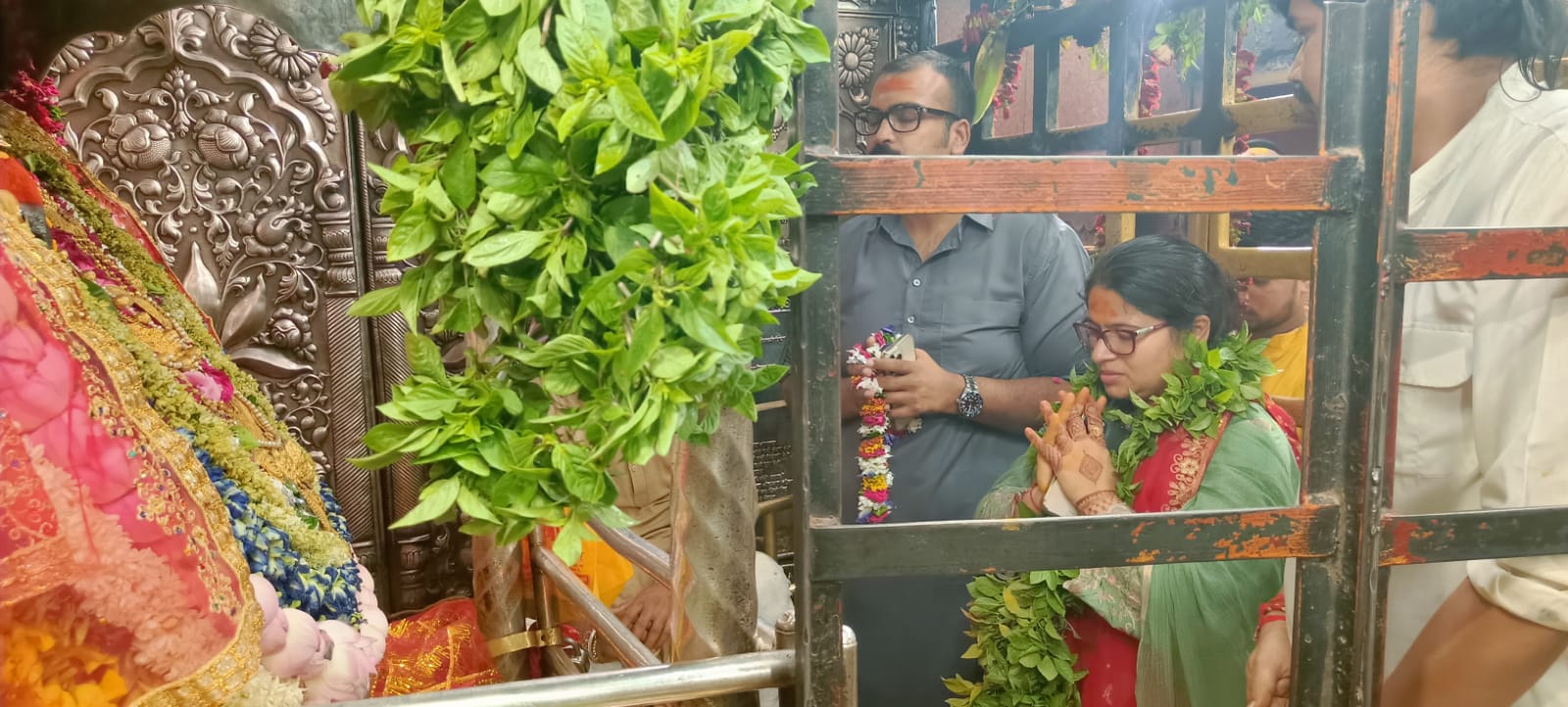 मिर्ज़ापुर डी एम,