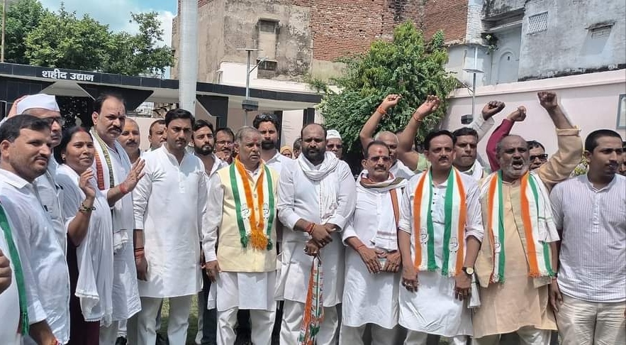 राहुल गांधी के लोकप्रियता से घबराई हुई है बीजेपी