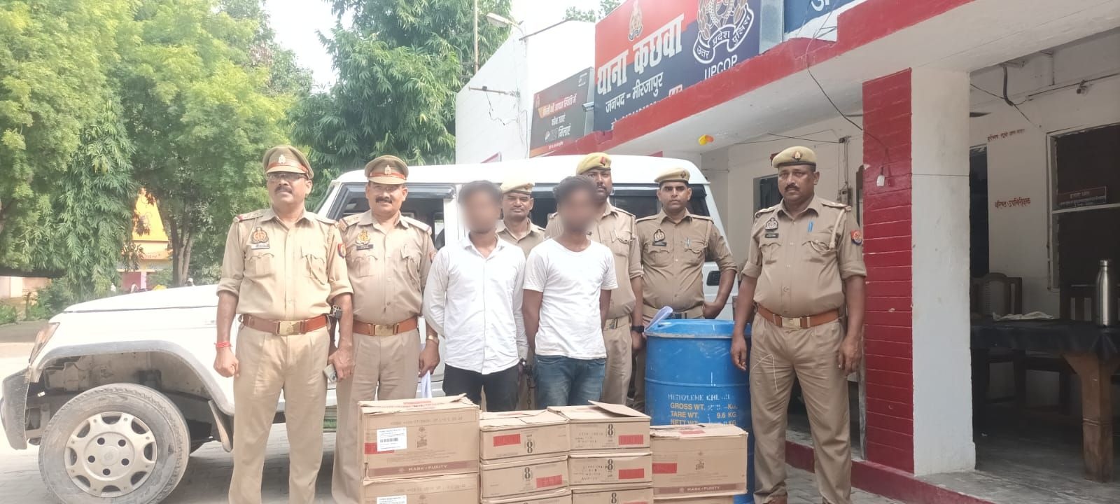 थाना कछवां व एसओजीबोलेरो में लदी 15 पेटी अवैध अंग्रेजी शराब व ड्रम में 200 लीटर देशी/अपमिश्रित शराब बरामद