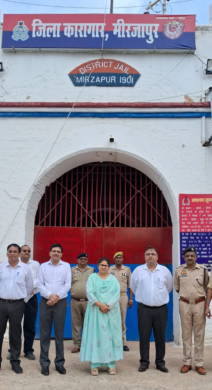 जनपद न्यायाधीश, जिलाधिकारी ने संयुक्त रूप से जिला कारागार का किया निरीक्षण