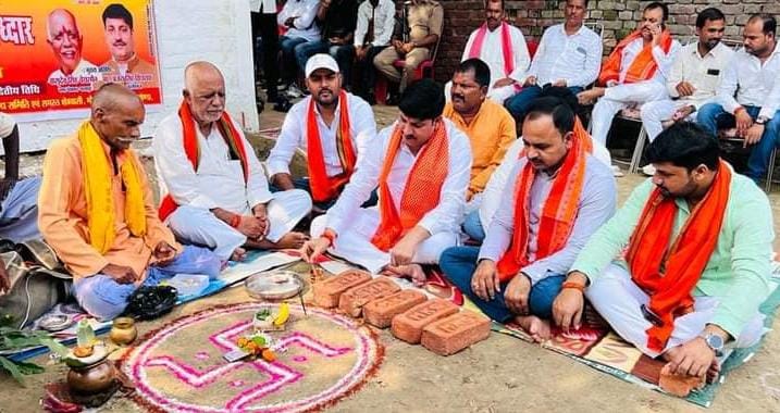 गोंडा : विधायक अजय सिंह ने श्री शंकर मंदिर जीर्णोद्वार की रखी आधार शिला