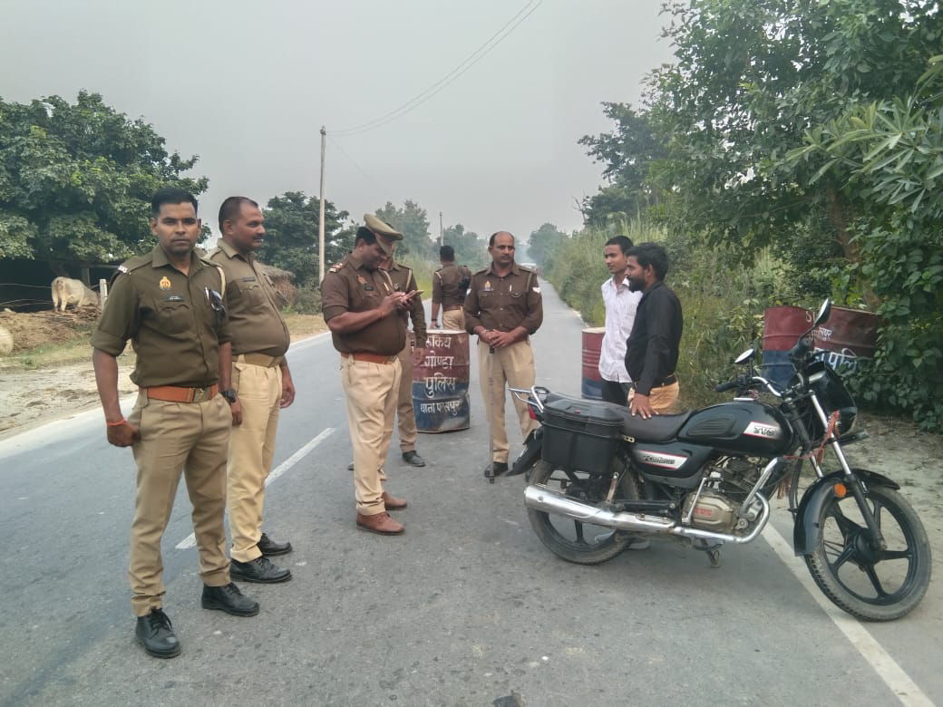 गोंडा : थानाध्यक्ष शेषमणि पांडेय के नेतृत्व में हुई वाहनों की चेकिंग, 52 वाहनो का पुलिस ने पुलिस ने किया ई चालान