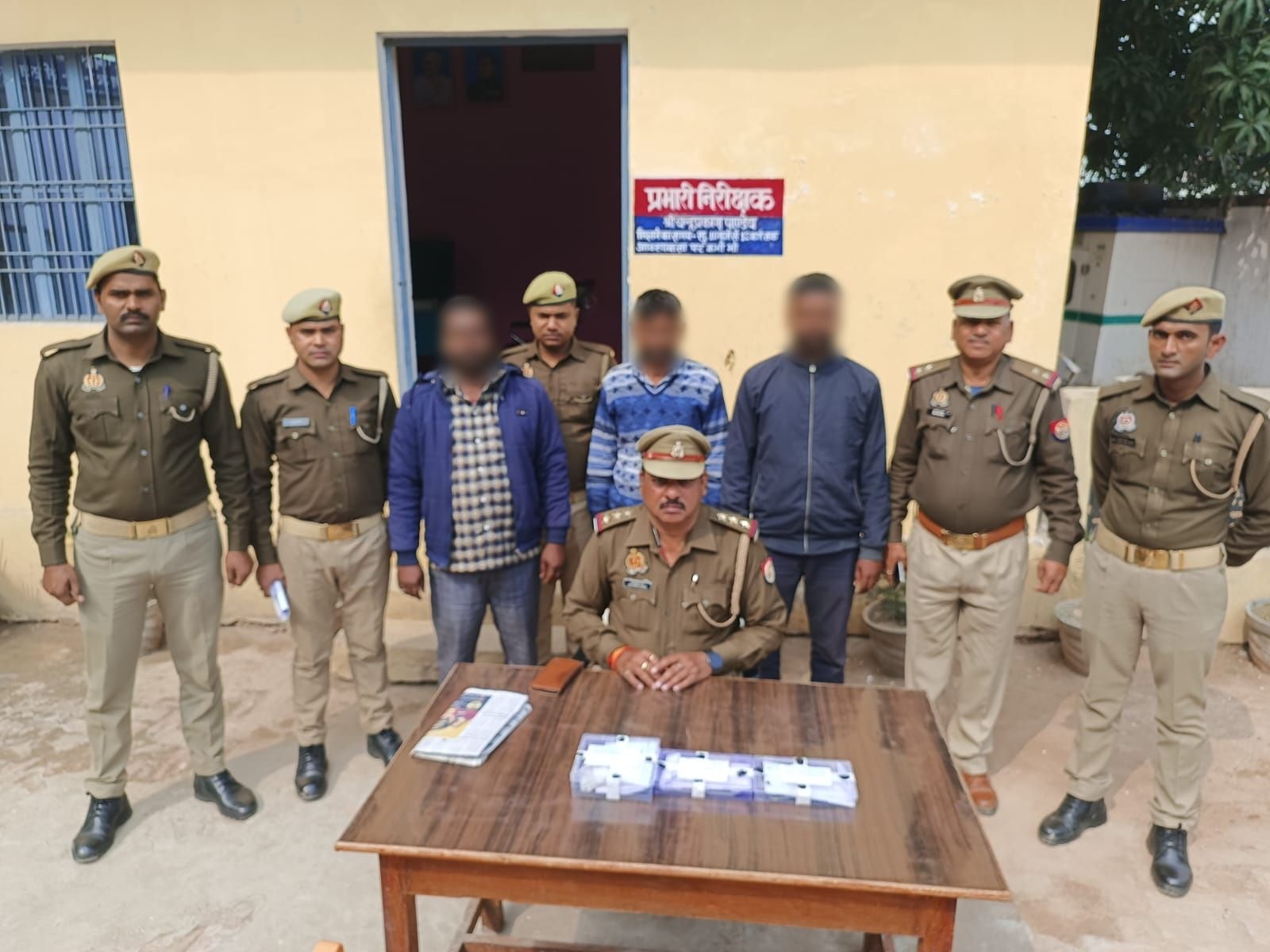 थाना जिगना पुलिस द्वारा पुलिस आरक्षी भर्ती परीक्षा में फर्जी पश्नपत्र तैयार कर धोखाधड़ी करने से सम्बन्धित 03 अभियुक्त गिरफ्तार