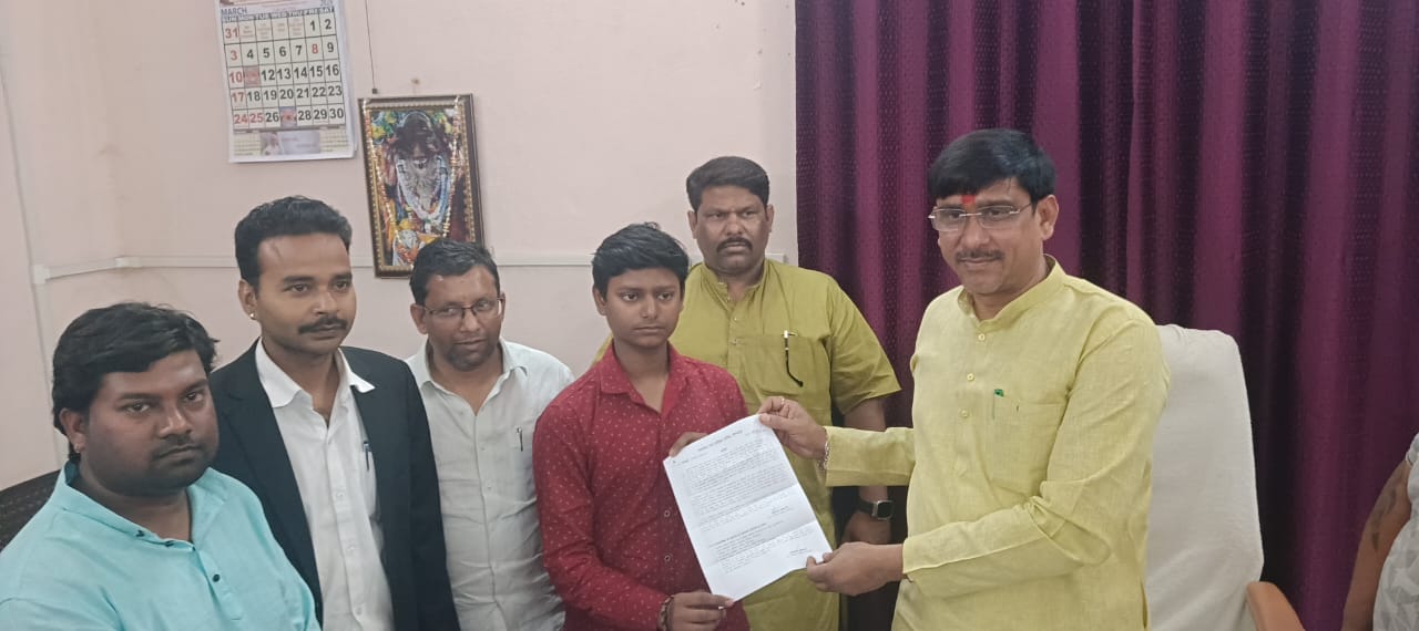 नपाध्यक्ष श्यामसुंदर केशरी ने मृतक आश्रित कर्मचारी को सौंपा नियुक्ति पत्र