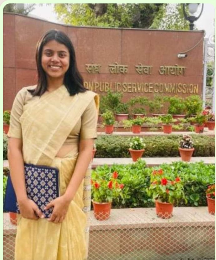 गोंडा : गोंडा के तीन युवाओं ने UPSC की परीक्षा में सफल होकर जिले के साथ अपने परिवार का बढ़ाया गौरव