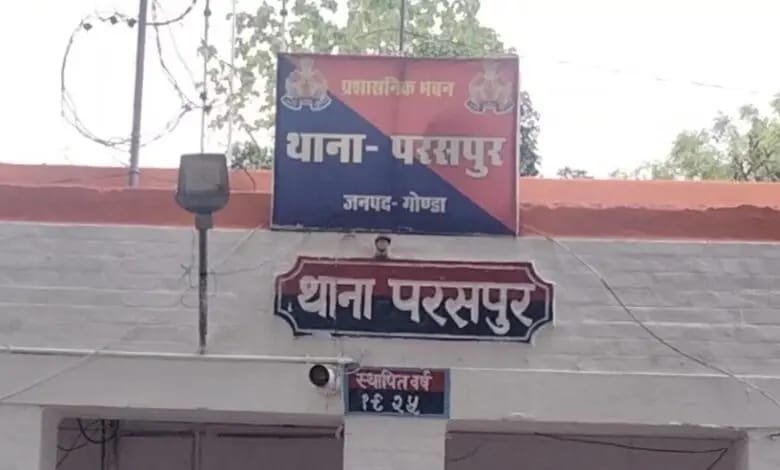 गोंडा : दूसरे समुदाय के दुकानदार पर महिला से छेड़छाड़ का आरोप, ग्रामीणों में आक्रोश