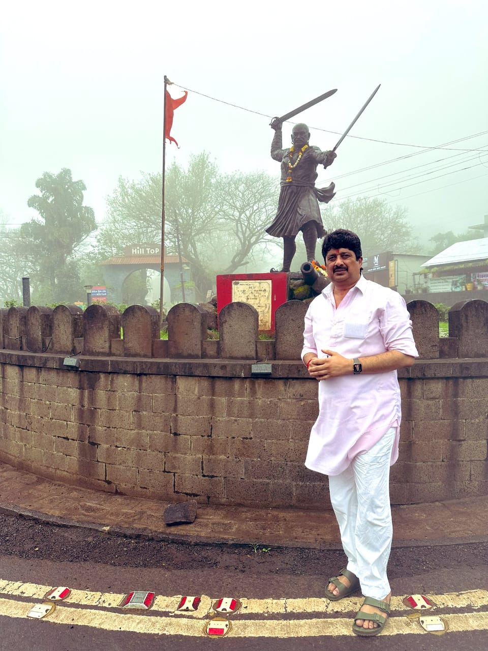 राजा भ‌इया ये किस किले में पहुंचे गए,अभिभूत होकर खुद बताई ये बात