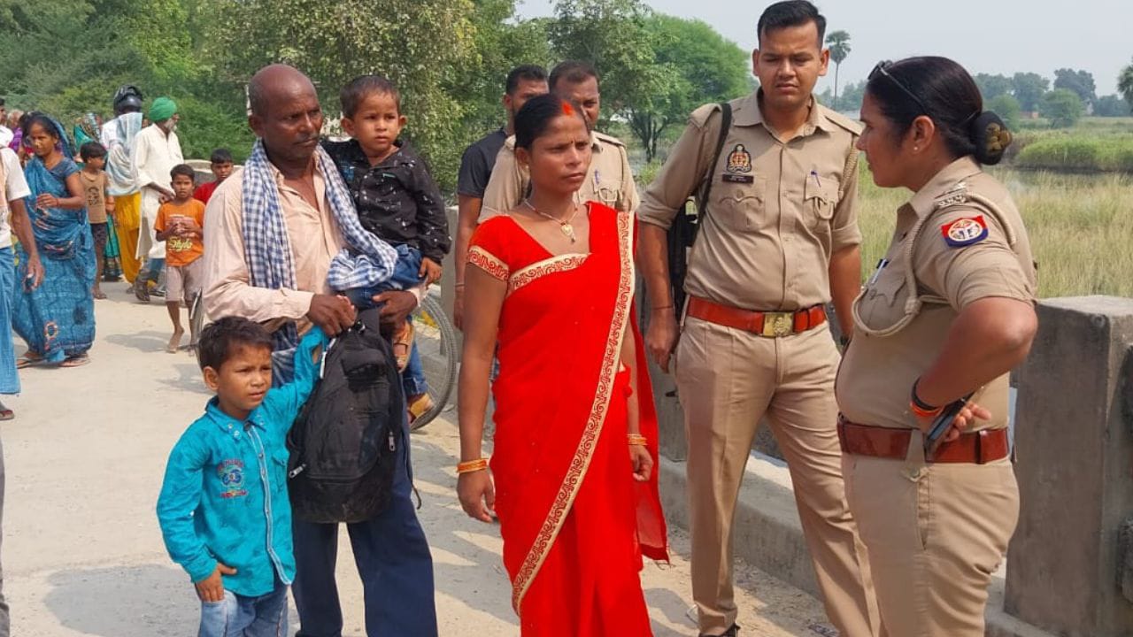 नई दिल्ली: यूपी . बिलखते रह गए भाई-बहन, मां ने छह माह की बेटी को नदी में फेंका