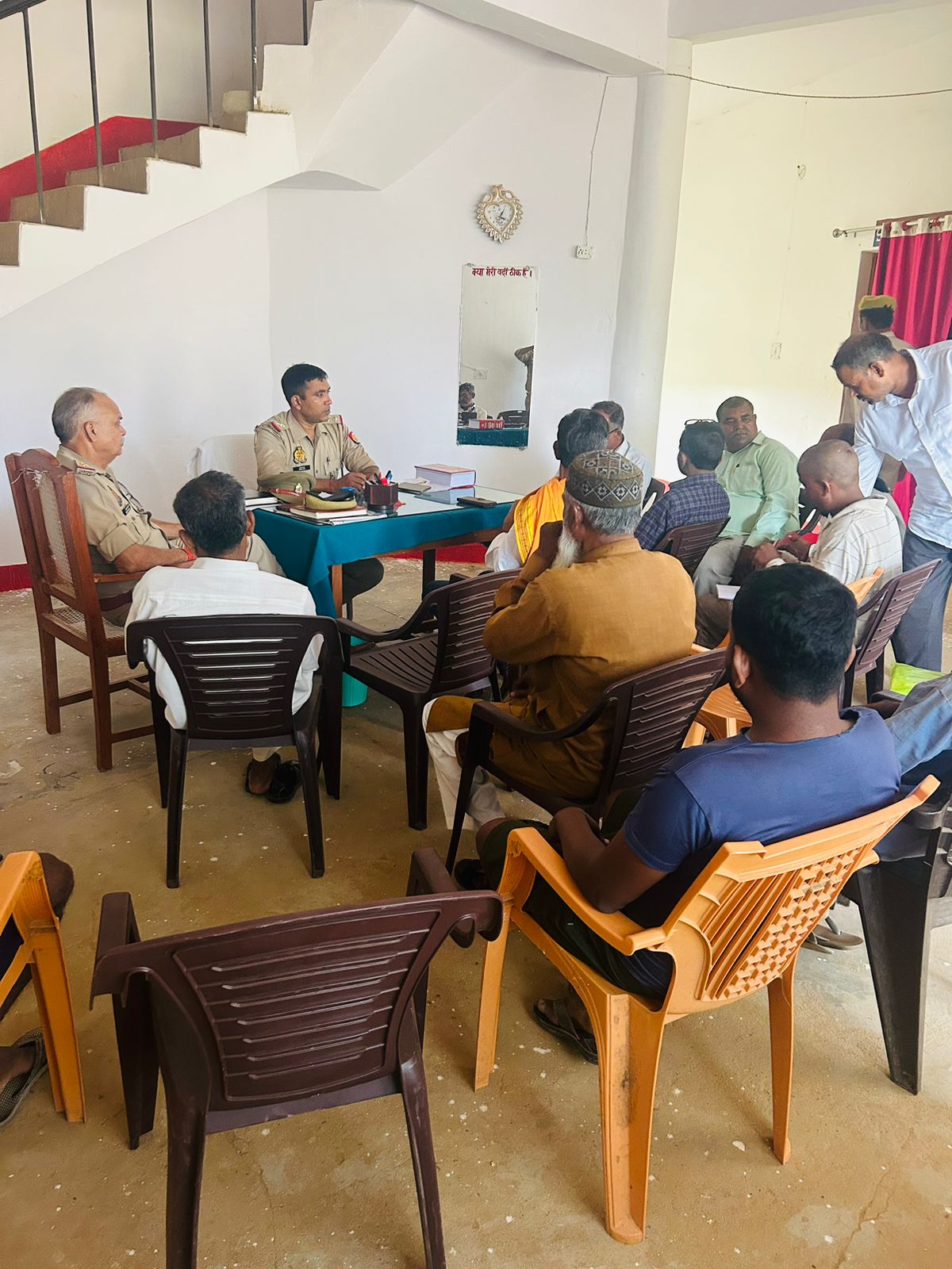 मिर्जापुर में नए थाना अध्यक्ष संत नगर द्वारा ली गई मीटिंग...