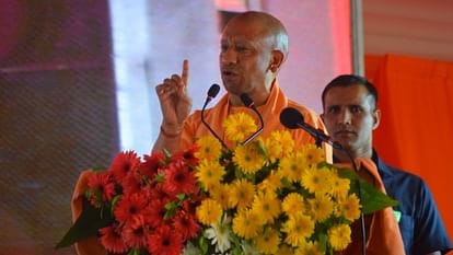 नाथ नगरी में बोले योगी आदित्यनाथ,अब दंगा नहीं,सब चंगा,सपा मुखिया को गोबर से दुर्गंध आती,अपने कृत्यों से नहीं