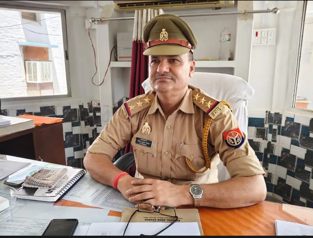 गोंडा : रिश्वत के आरोप में परसपुर थानाध्यक्ष हटाए गए, शारदेन्दु पांडेय को सौंपी गई कमान