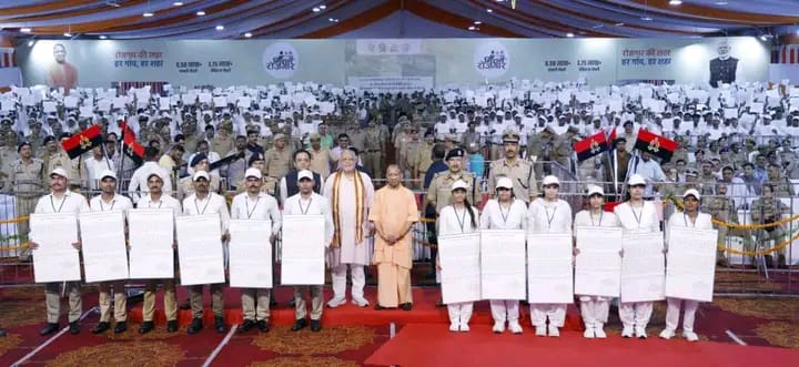 गोंडा : पत्रकार एवं एलआईसी बेटी ज्योति पाण्डेय बनीं असिस्टेंट रेडियो ऑपरेटर, क्षेत्र में छाया जश्न का माहौल