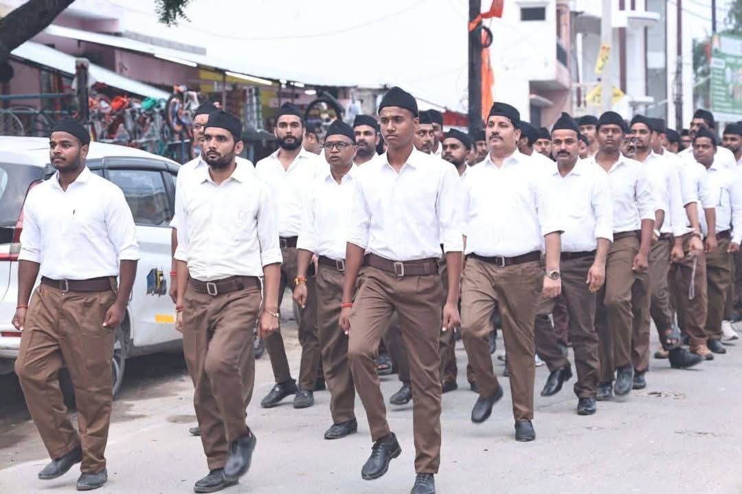 गोंडा : आरएसएस शताब्दी वर्ष पर परसपुर में भव्य विजयादशमी उत्सव, शस्त्र पूजन और पथ संचलन से गूंज उठा क्षेत्र