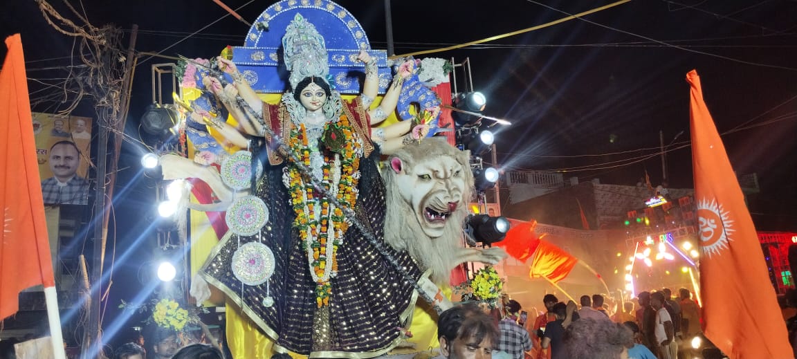 गोंडा : श्रद्धा, उल्लास और भक्ति के साथ निकली प्रतिमा विसर्जन शोभायात्रा, अबीर-गुलाल और जयकारों से गूंजा परसपुर क्षेत्र