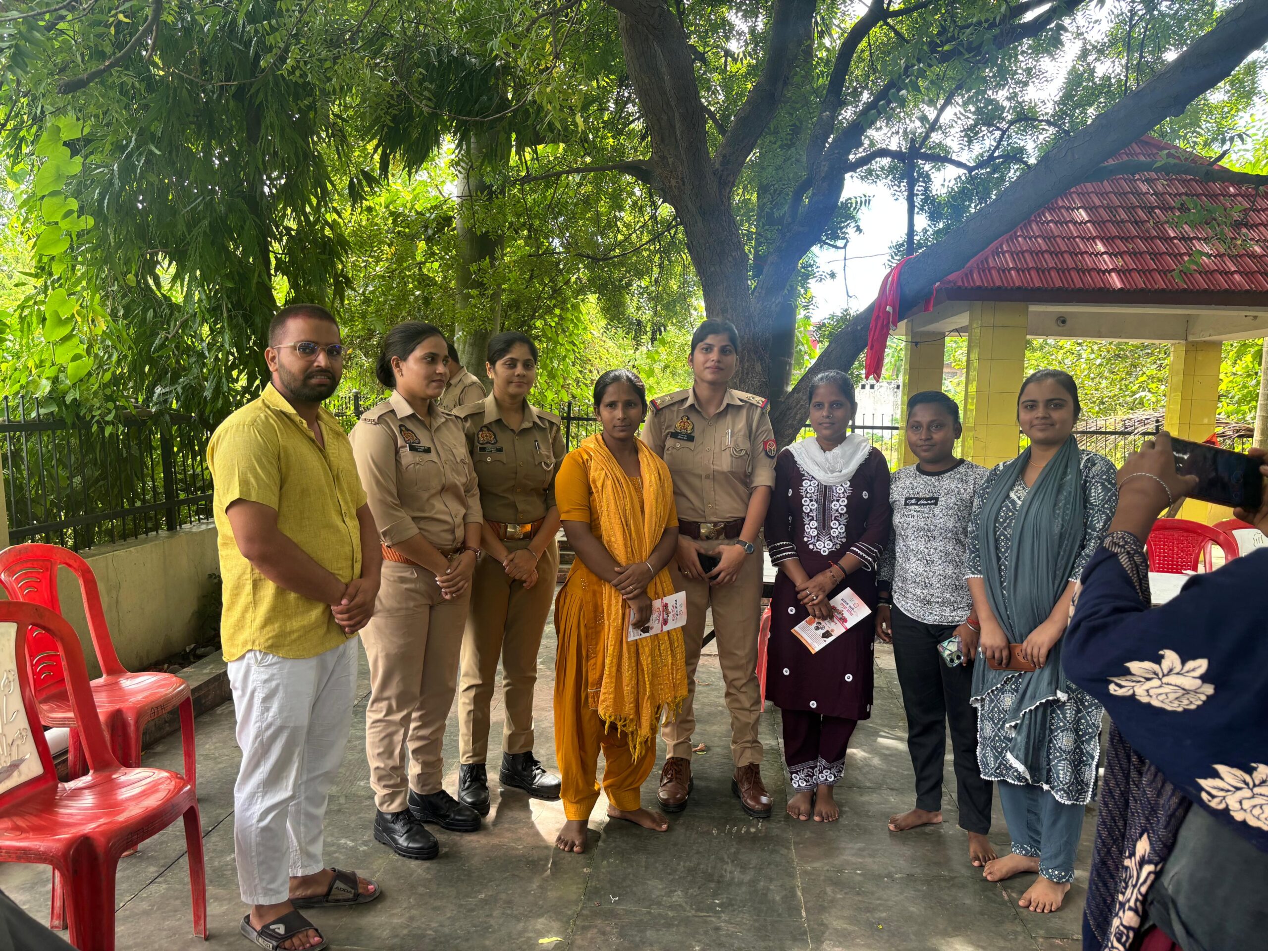 थाना नवाबगंज क्षेत्र के स्थिति ग्राम बैजलपुर मे सब इंस्पेक्टर श्रीमती अंतिमा सिंह के द्वारा महिला सशक्तिकरण की कार्य शाला आयोजित की.....04.10.2025