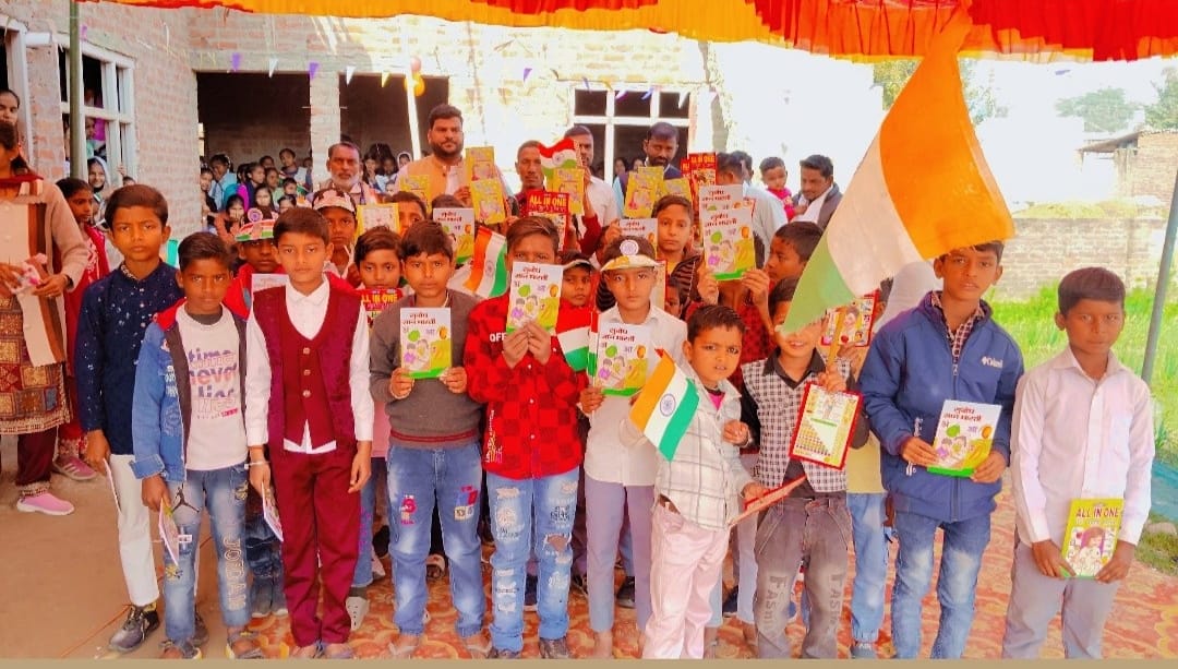 गोंडा : विश्व कल्याण सेवा संस्थान ने जरूरतमंद बच्चों को बांटी निःशुल्क शिक्षा सामग्री