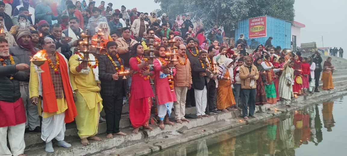 गोंडा : सूकरखेत पसका के त्रिमुहानी घाट पर भव्य सरयू आरती में शामिल हुए हजारों श्रद्धालु