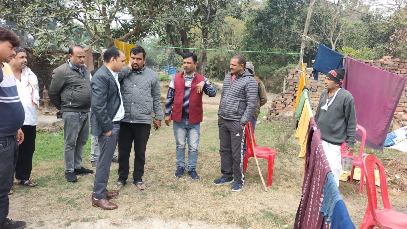 गोंडा : निर्मम हत्या के बाद टूटा परिवार,हाईकोर्ट के पूर्व उपाध्यक्ष ने आर्थिक मदद व विधिक सहायता का दिया भरोसा