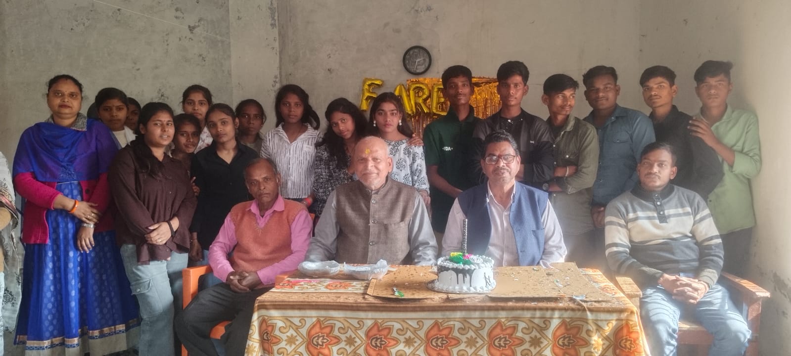 गोंडा : भावुक पलों के बीच सम्पन्न हुआ हाईस्कूल विद्यार्थियों का विदाई समारोह